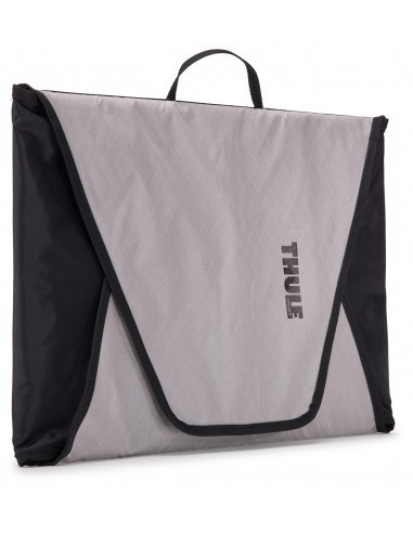 thule-garment-folder-sobre-blanco-para-llevar-ropa-doblada-2.jpg