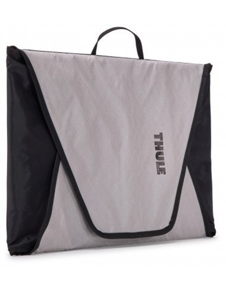 thule-garment-folder-sobre-blanco-para-llevar-ropa-doblada-2.jpg