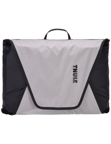 thule-garment-folder-sobre-blanco-para-llevar-ropa-doblada-3.jpg