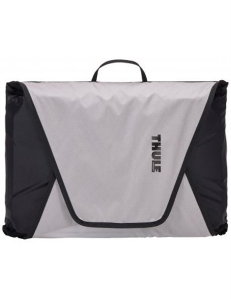 thule-garment-folder-sobre-blanco-para-llevar-ropa-doblada-3.jpg