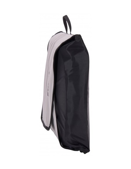 thule-garment-folder-sobre-blanco-para-llevar-ropa-doblada-6.jpg