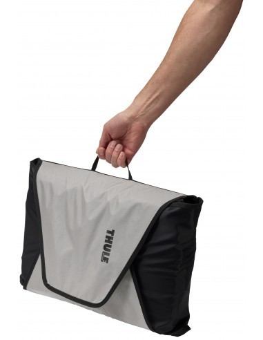 thule-garment-folder-sobre-blanco-para-llevar-ropa-doblada-12.jpg