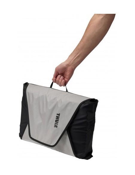 thule-garment-folder-sobre-blanco-para-llevar-ropa-doblada-12.jpg